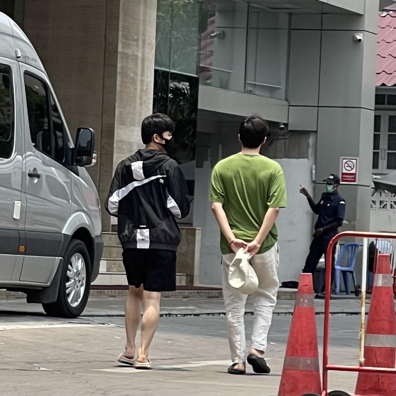 สาวสุดปลื้ม คิมซอนโฮ ช่วยพยุงคุณแม่ที่กำลังจะล้ม
