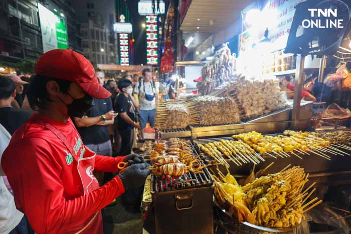นทท.แน่นถนนเยาวราช กินสตรีทฟู้ด ตอกย้ำย่านท่องเที่ยวยอดฮิต