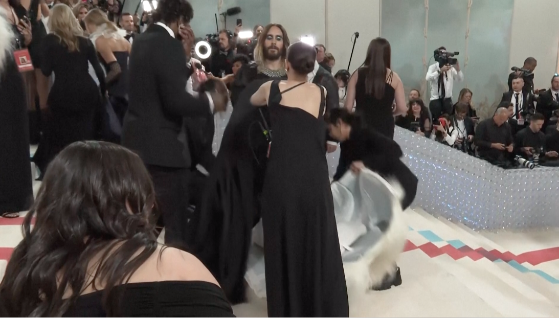 แมวยักษ์บุก Met Gala!! 'จาเรด เลโท' สร้างตำนานไม่หยุดที่งานออสการ์แห่งแฟชั่นปีนี้ แมวยักษ์บุก Met Gala!! 'จาเรด เลโท' สร้างตำนานไม่หยุดที่งานออสการ์แห่งแฟชั่นปีนี้