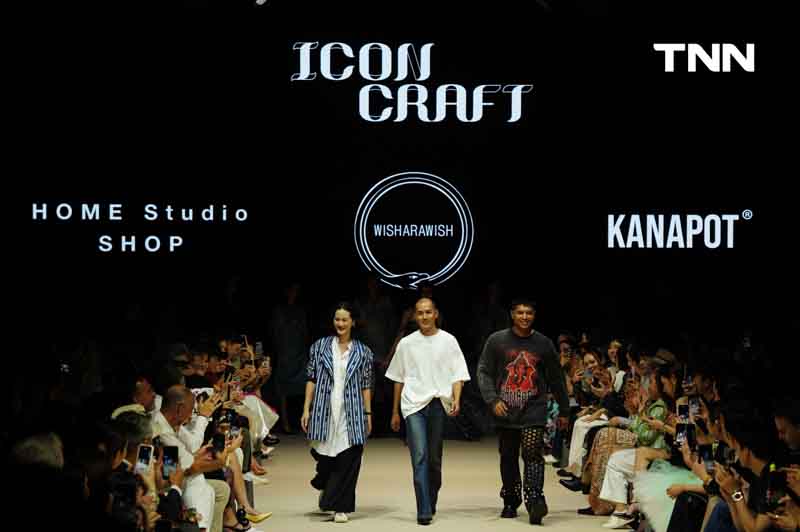 บาติกไทยสู่เวทีแฟชั่นสุดยิ่งใหญ่ “ELLE Fashion Week 2024” ในโชว์พิเศษ “Timeless Crafting with Batik” บาติกไทยสู่เวทีแฟชั่นสุดยิ่งใหญ่ “ELLE Fashion Week 2024” ในโชว์พิเศษ “Timeless Crafting with Batik”