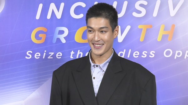  “กระทิง ขุนณรงค์” เผยรักแฮปปี้ ไม่หวั่นอาถรรพ์เลข 7 (มีคลิป)          