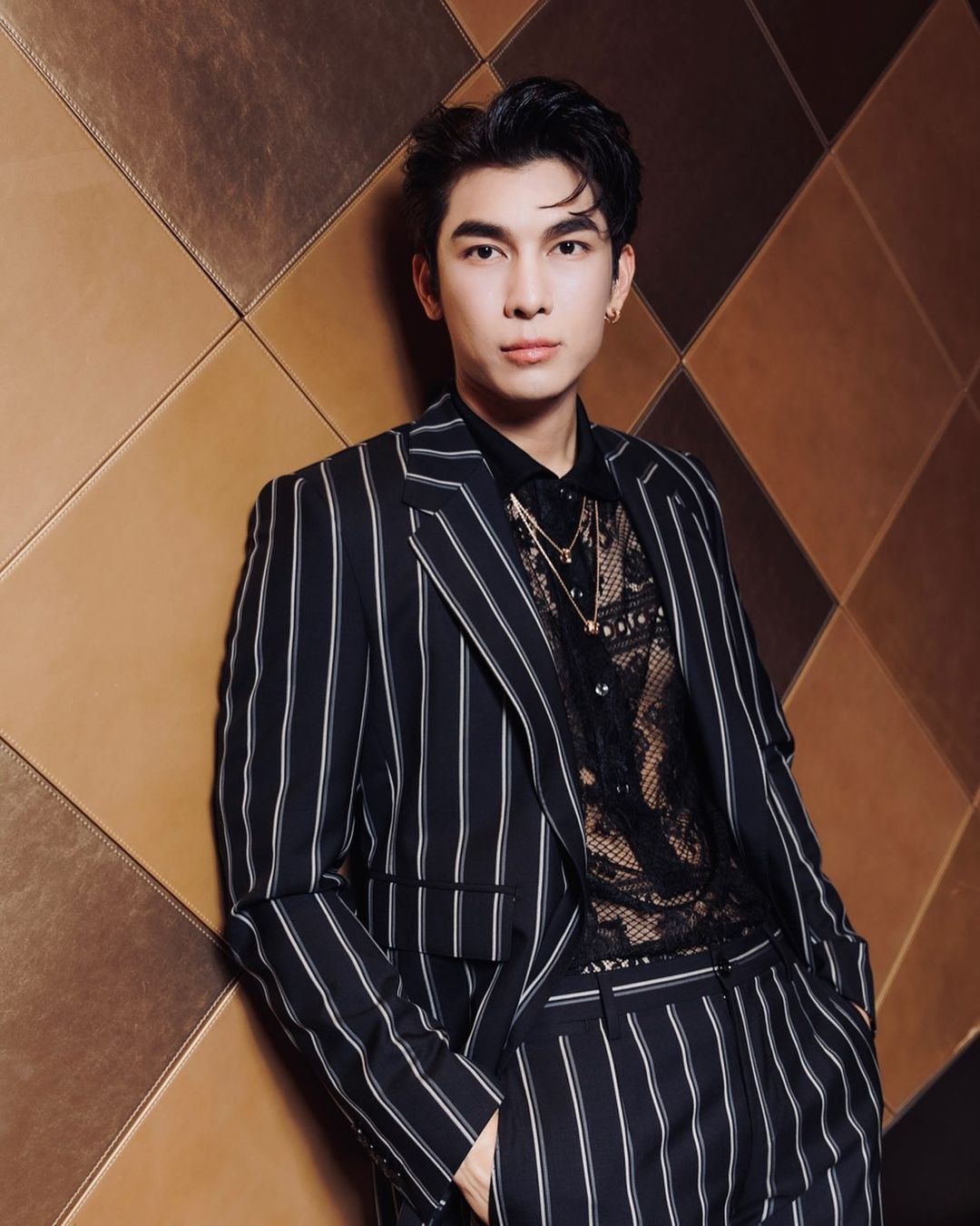 “มิว ศุภศิษฏ์” อาหารเป็นพิษ  ทางด้าน “เต้ย จรินทร์พร” ให้น้ำเกลือที่โรงพยาบาล (มีคลิป)