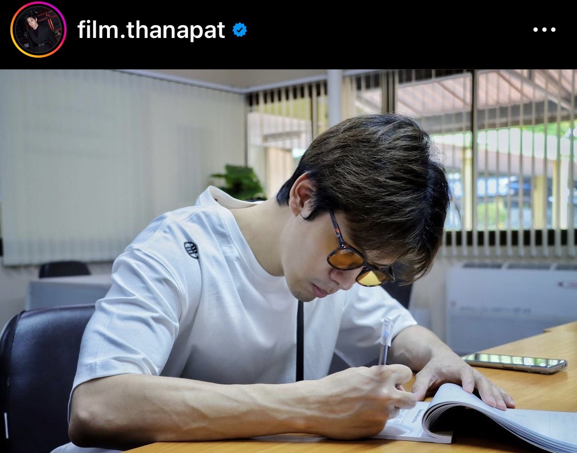ฟิล์ม ธนภัทร มอบเงินบริจาคและประมูลของในวันเกิด มอบให้บ้านเฟื่องฟ้า จำนวน 841,531.82 บาท 