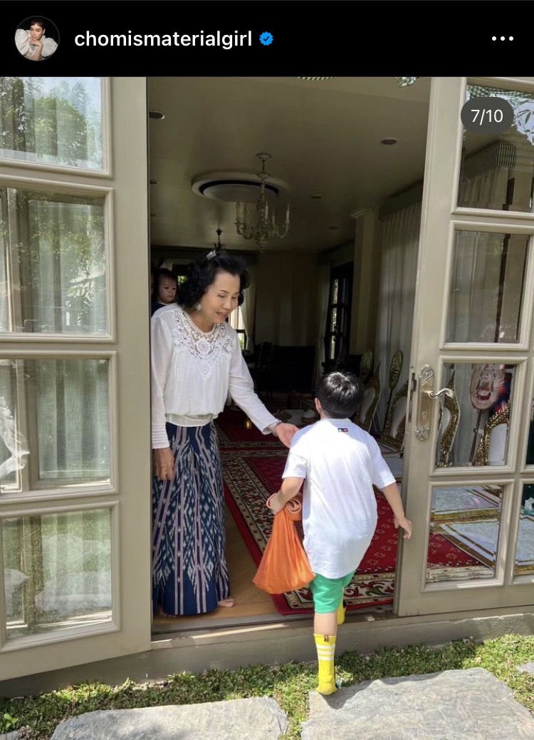 ถือฤกษ์ดี ชมพู่ อารยา และครอบครัว ทำบุญบ้านใหญ่
