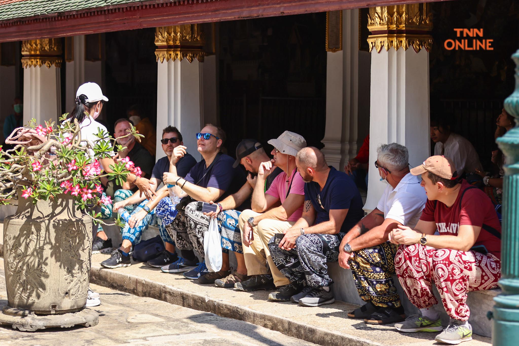  ล้นวัดพระแก้ว นักท่องเที่ยวแห่ขอพรปีใหม่