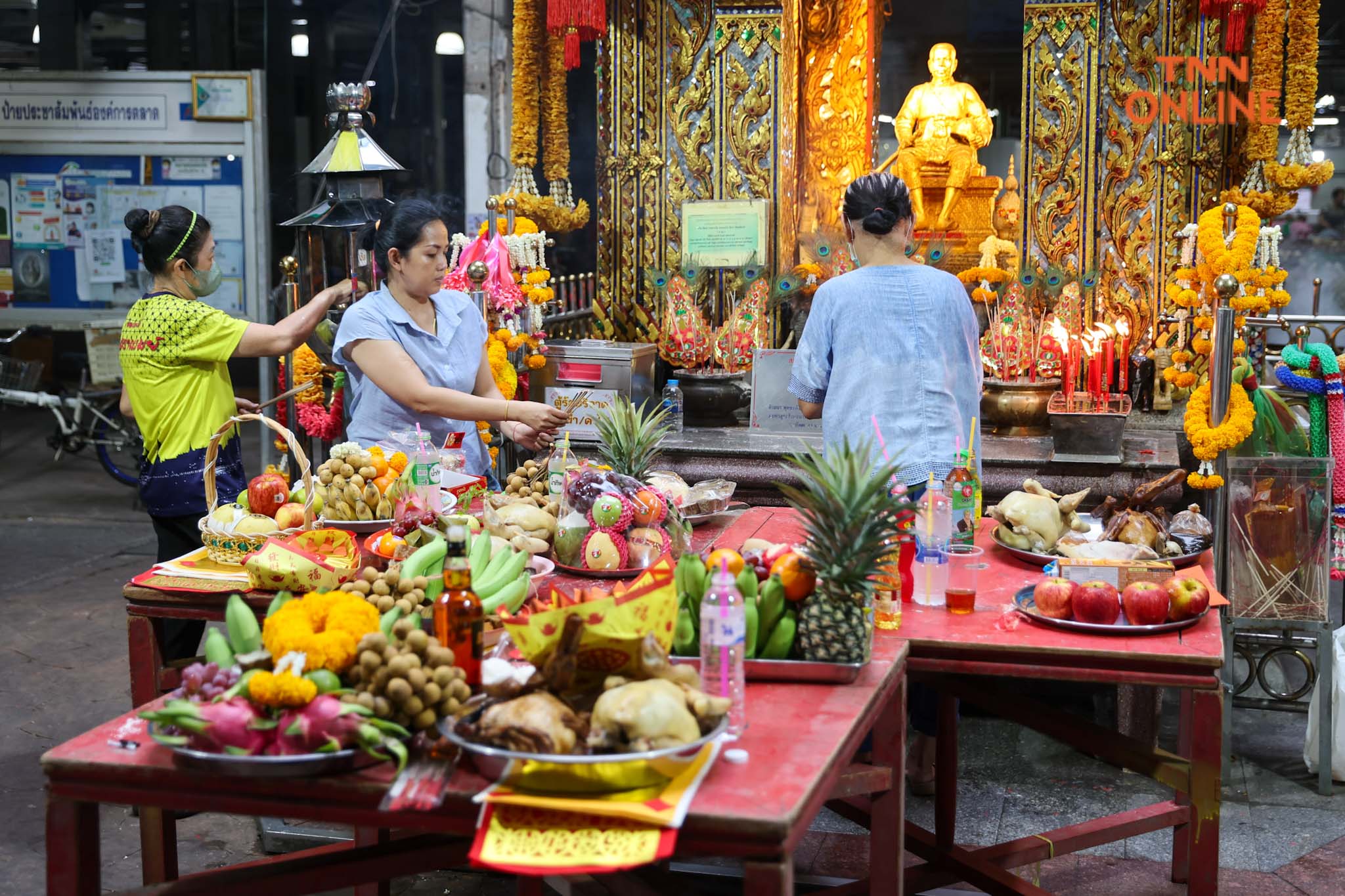 เริ่มไหว้แต่เช้า “วันสารทจีน” ชาวไทยเชื้อสายจีนไหว้สิ่งศักดิ์สิทธิ์ประจำตลาด