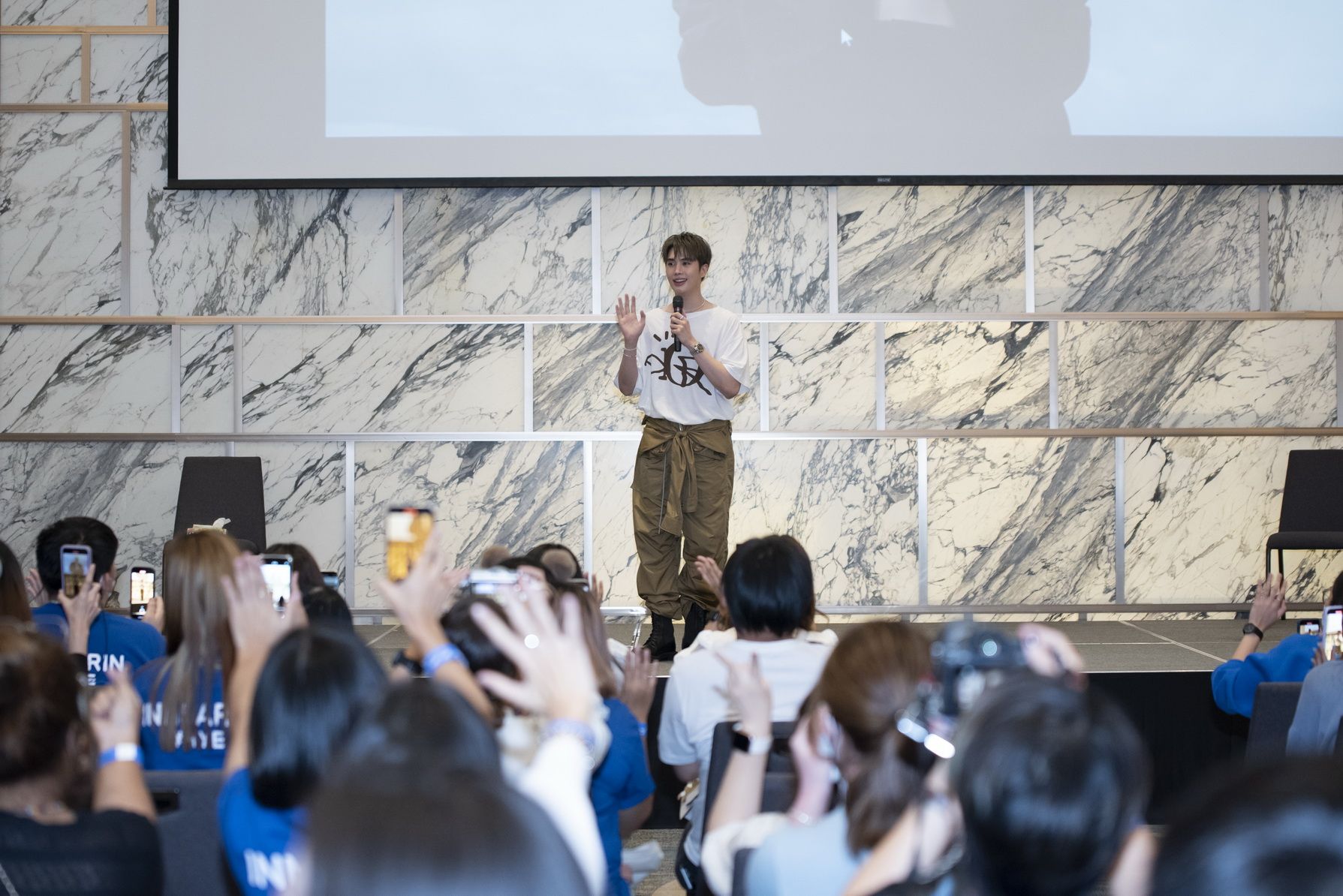 “อิน สาริน” มอบความสุข กับ “INN Sarin 1st Exclusive Fansign Event” 