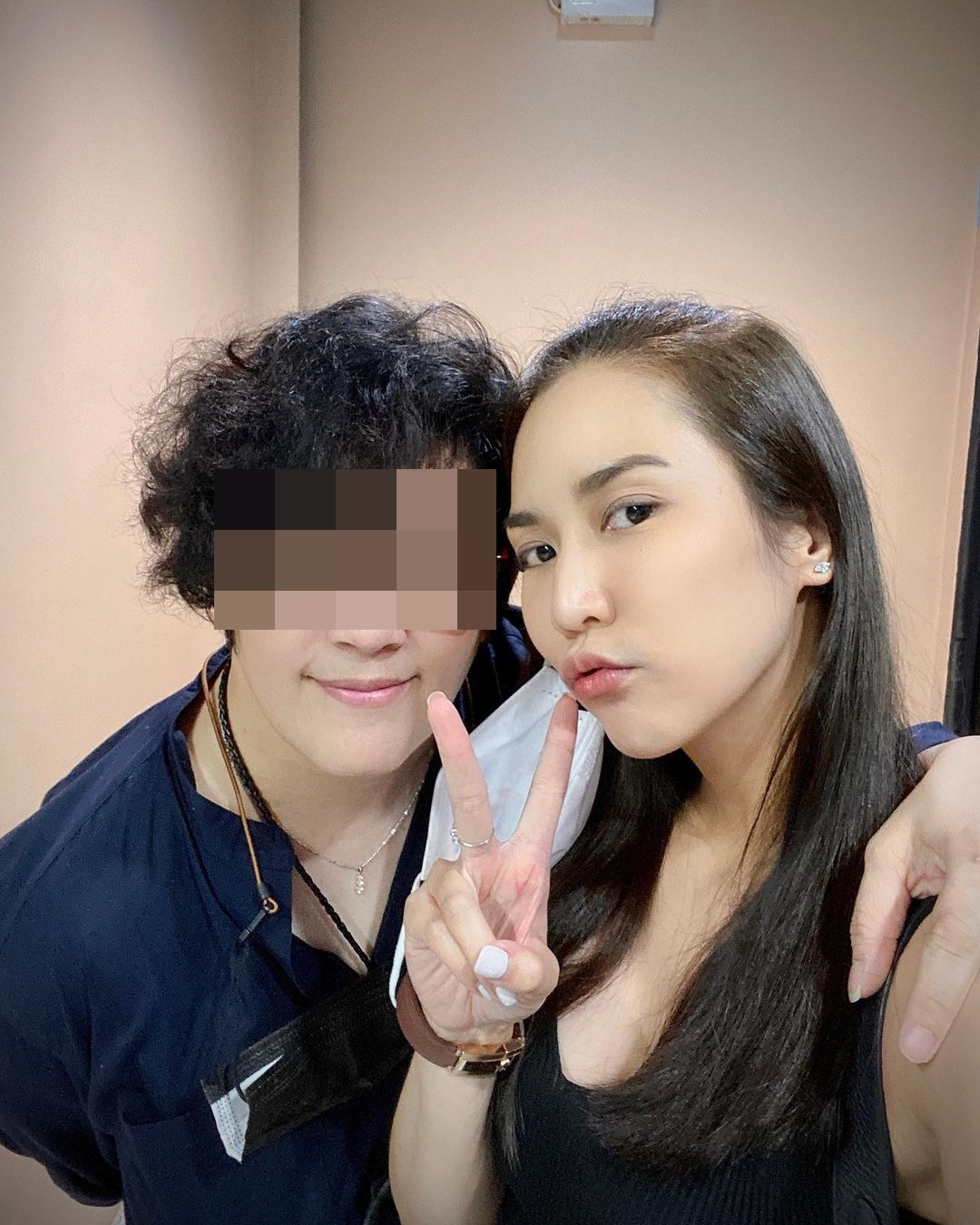 อดีตผู้จัดการ จั๊กจั่น เลื่อนนัดเข้าให้ปากคำ ลั่น! วันที่ 23 เม.ย. มาพร้อม นก อุษณีย์ อดีตผู้จัดการ จั๊กจั่น เลื่อนนัดเข้าให้ปากคำ ลั่น! วันที่ 23 เม.ย. มาพร้อม นก อุษณีย์
