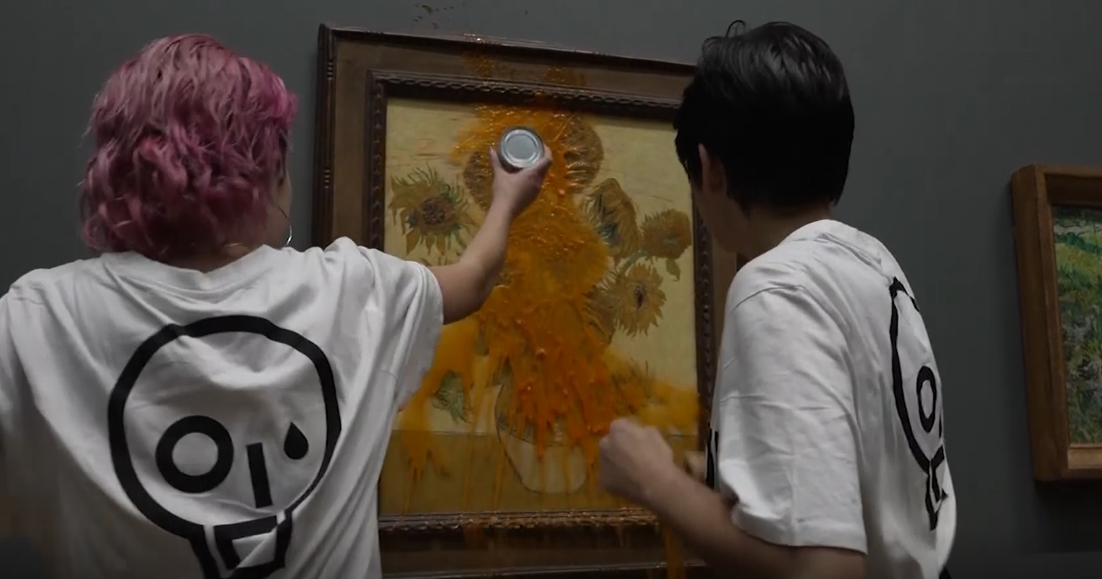 สุดช็อก!! ภาพ Van Gogh โดนนักประท้วงสาดซุบใส่!!