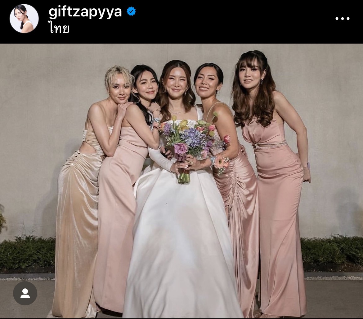 กิ๊ฟซ่า เล่าโมเมนต์รับช่อดอกไม้จาก เจ้าสาวเบลล์ ในวันที่ฉันโสด... กิ๊ฟซ่า เล่าโมเมนต์รับช่อดอกไม้จาก เจ้าสาวเบลล์ ในวันที่ฉันโสด...