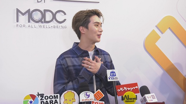 “อิน สาริน” ยืนยันไร้ปัญหาสองคู่จิ้น หลังปฏิเสธการถ่ายรูป  (มีคลิป)