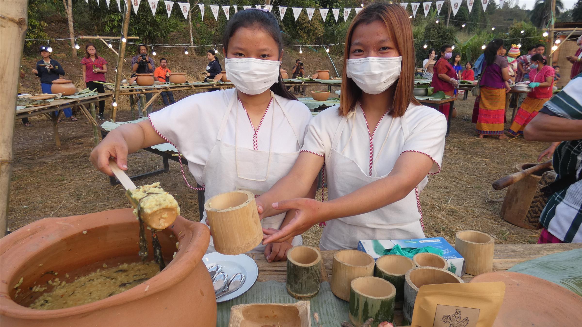 ฝีมือคนรุ่นใหม่! “ครัวกะเหรี่ยงเชอยิเก่อ” สืบสานภูมิปัญญาชาวบ้าน “แก่นมะกรูด” ฝีมือคนรุ่นใหม่! “ครัวกะเหรี่ยงเชอยิเก่อ” สืบสานภูมิปัญญาชาวบ้าน “แก่นมะกรูด”