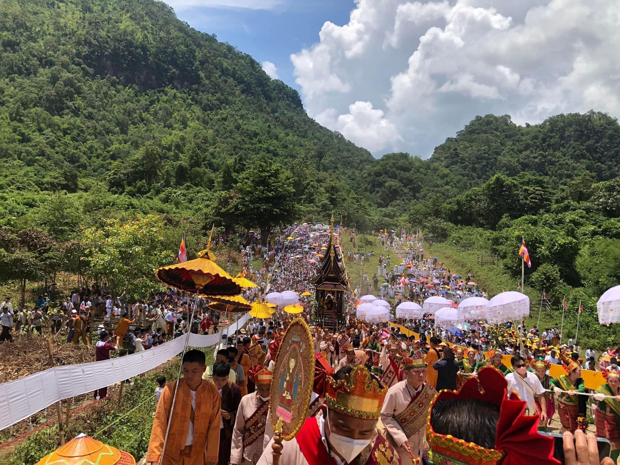 เปิดภาพล่าสุด ครูบาบุญชุ่ม หลังครบกำหนดปิดวาจาในถ้ำเมืองแก๊ด เปิดภาพล่าสุด ครูบาบุญชุ่ม หลังครบกำหนดปิดวาจาในถ้ำเมืองแก๊ด
