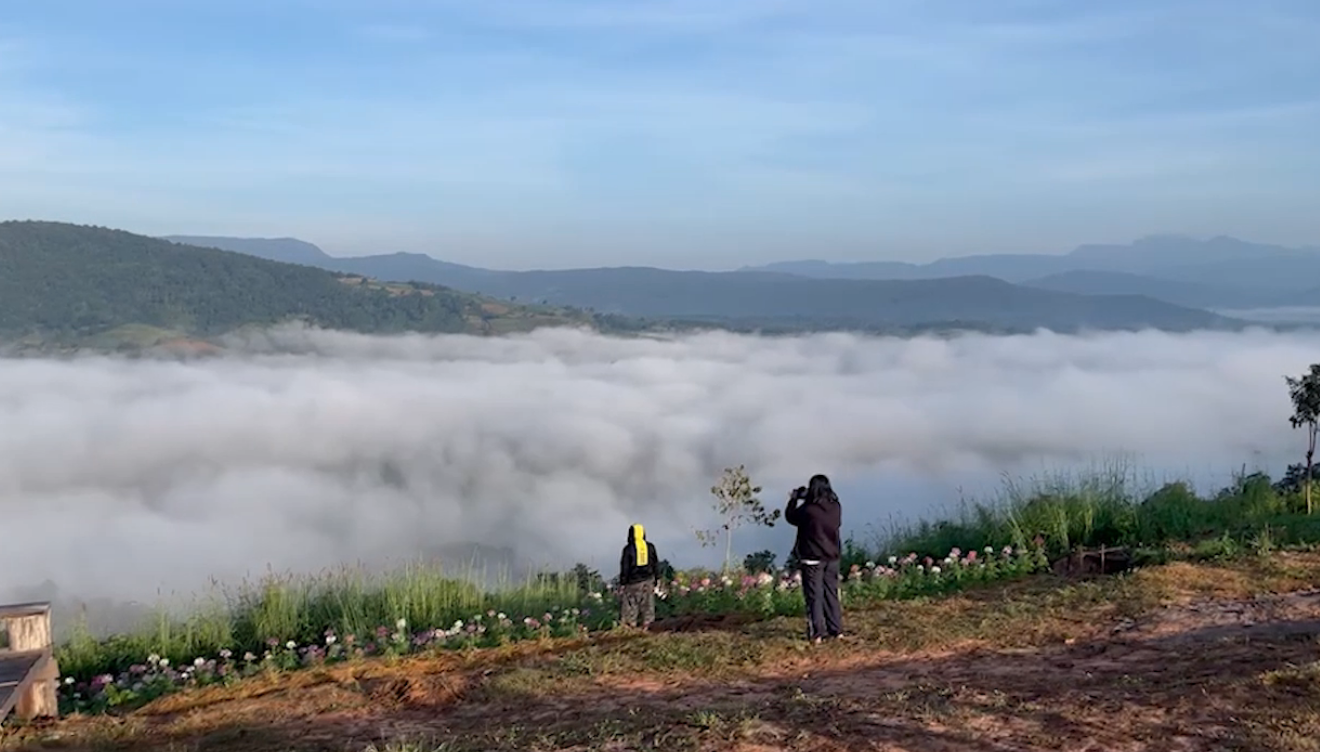 ‘ภูทอก’ ลานกางเต็นท์ใหม่บ้านนาแห้ว ชมทะเลหมอกขาวโพลน-วิวเขาเมืองลาว ‘ภูทอก’ ลานกางเต็นท์ใหม่บ้านนาแห้ว ชมทะเลหมอกขาวโพลน-วิวเขาเมืองลาว