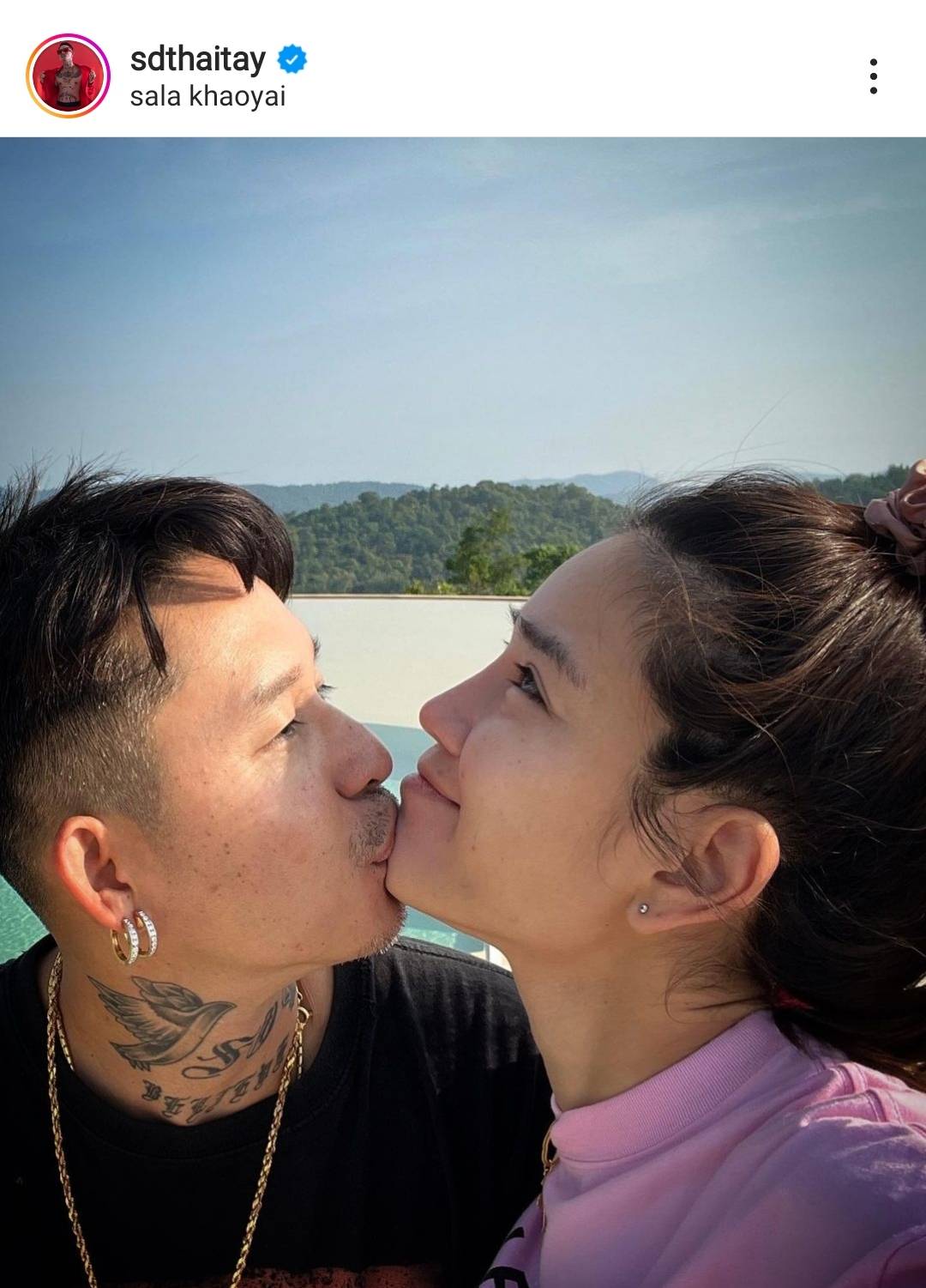 เดย์ ไทเทเนี่ยม อัปเดตสุขภาพภรรยา รับตื่นเต้นมากพร้อมเจอหน้าเบบี๋! เดย์ ไทเทเนี่ยม อัปเดตสุขภาพภรรยา รับตื่นเต้นมากพร้อมเจอหน้าเบบี๋!