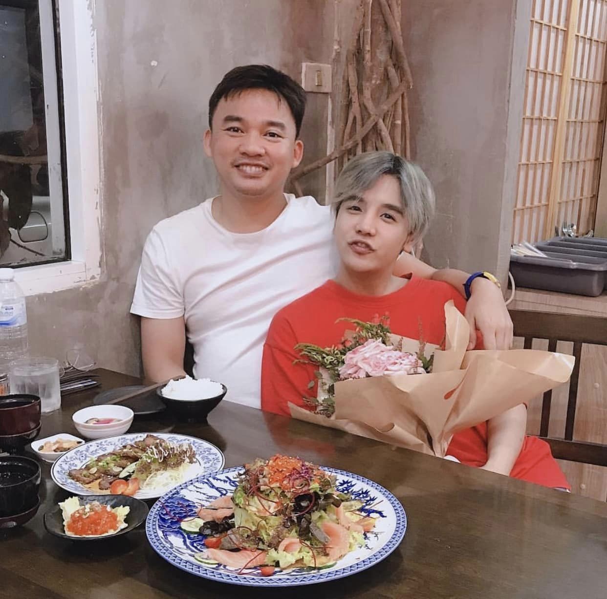 ลุกซ์ ชาญวิทย์ น้องชาย ใบเตย สุธีวัน รับร่างแฟนหนุ่มประกอบพิธีทางศาสนา ที่ จ.อุตรดิตถ์