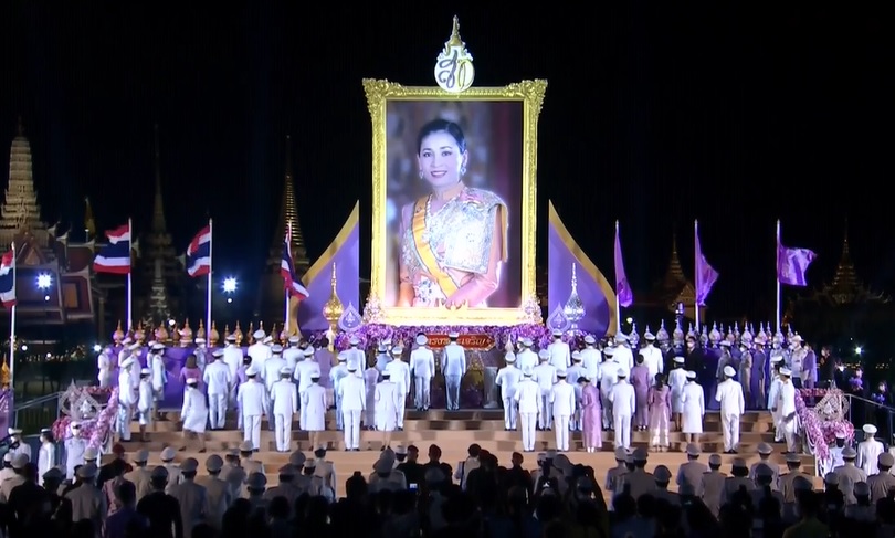 นายกฯ นำจุดเทียนถวายพระพรชัยมงคล วันเฉลิมพระชนมพรรษา สมเด็จพระนางเจ้าฯ พระบรมราชินี นายกฯ นำจุดเทียนถวายพระพรชัยมงคล วันเฉลิมพระชนมพรรษา สมเด็จพระนางเจ้าฯ พระบรมราชินี
