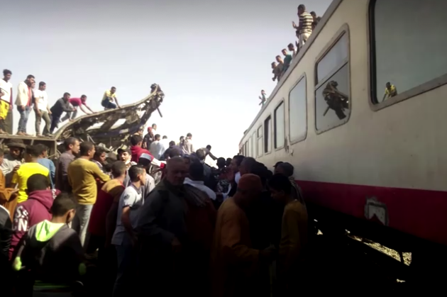 ชายนิรนามยกเบรกฉุกเฉินทำรถไฟชนกันในอียิปต์ดับ 32 ราย ชายนิรนามยกเบรกฉุกเฉินทำรถไฟชนกันในอียิปต์ดับ 32 ราย