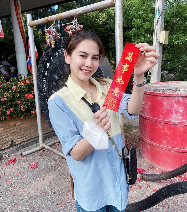 “พั้นช์” วิ่งแก้บนรอบสนามหลวงหลังเพลงทะลุ 100 ล้านวิว  (มีคลิป)