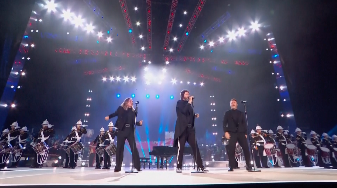 เปิดภาพ 'เคที่ เพอร์รี่ - Take That’!! นำทัพศิลปินขึ้นคอนเสิร์ตฉลองพิธีบรมราชาภิเษก ‘คิงชาร์ลส์’ เปิดภาพ 'เคที่ เพอร์รี่ - Take That’!! นำทัพศิลปินขึ้นคอนเสิร์ตฉลองพิธีบรมราชาภิเษก ‘คิงชาร์ลส์’