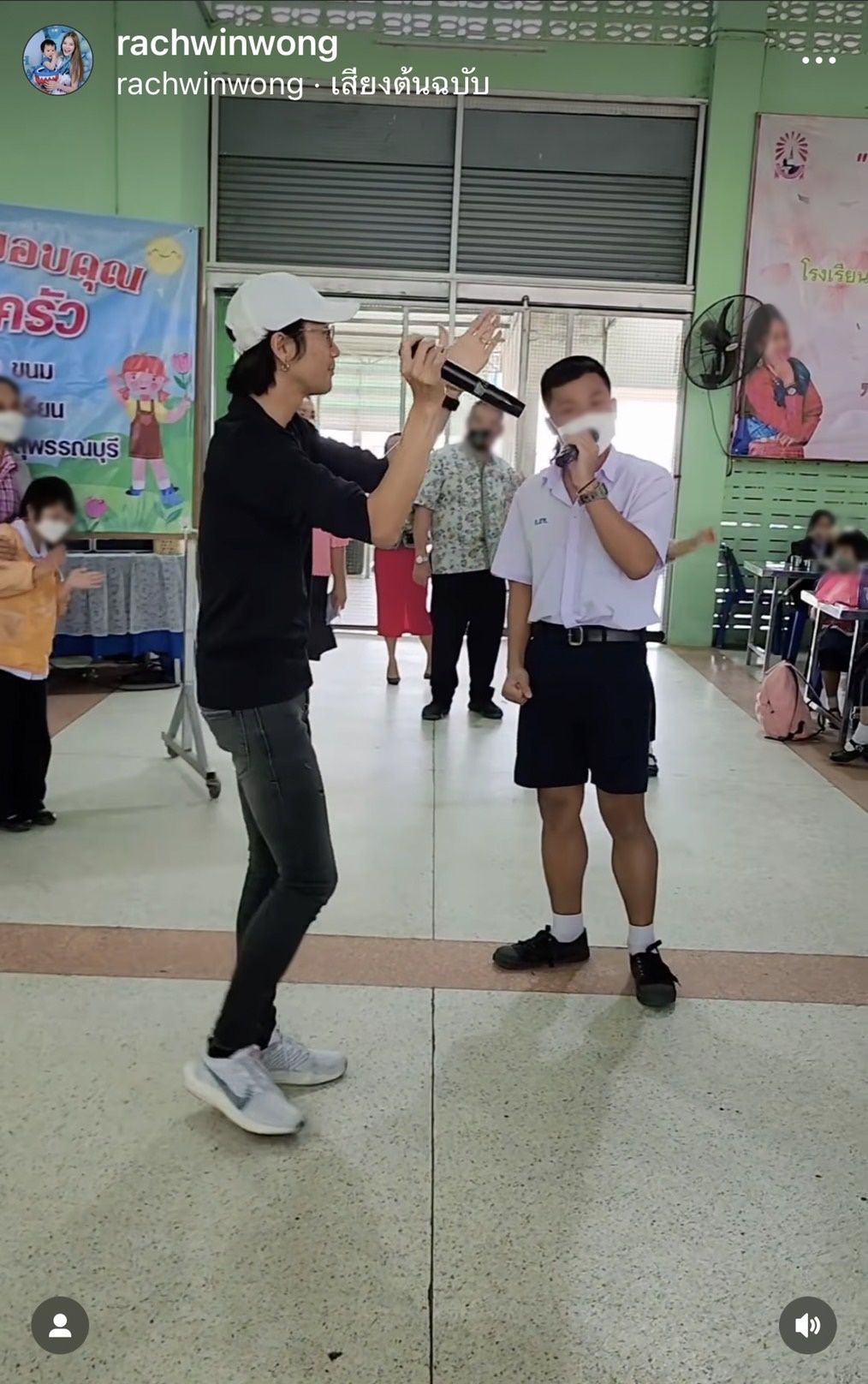 ก้อย แชร์โมเมนต์ ตูน เซอร์ไพรส์น้องๆ มอบทุนการศึกษา อุปกรณ์กีฬาและเลี้ยงอาหารกลางวัน ก้อย แชร์โมเมนต์ ตูน เซอร์ไพรส์น้องๆ มอบทุนการศึกษา อุปกรณ์กีฬาและเลี้ยงอาหารกลางวัน