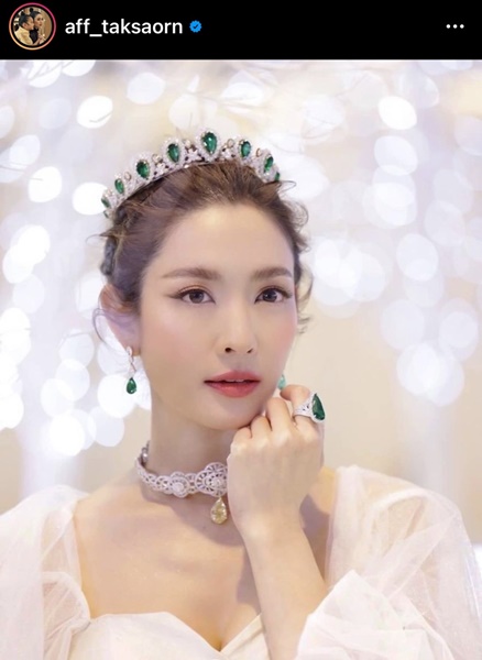 หมอช้าง ทัก แอฟ ทักษอร เนื้อคู่มาแน่ปีหน้า! หมอช้าง ทัก แอฟ ทักษอร เนื้อคู่มาแน่ปีหน้า!