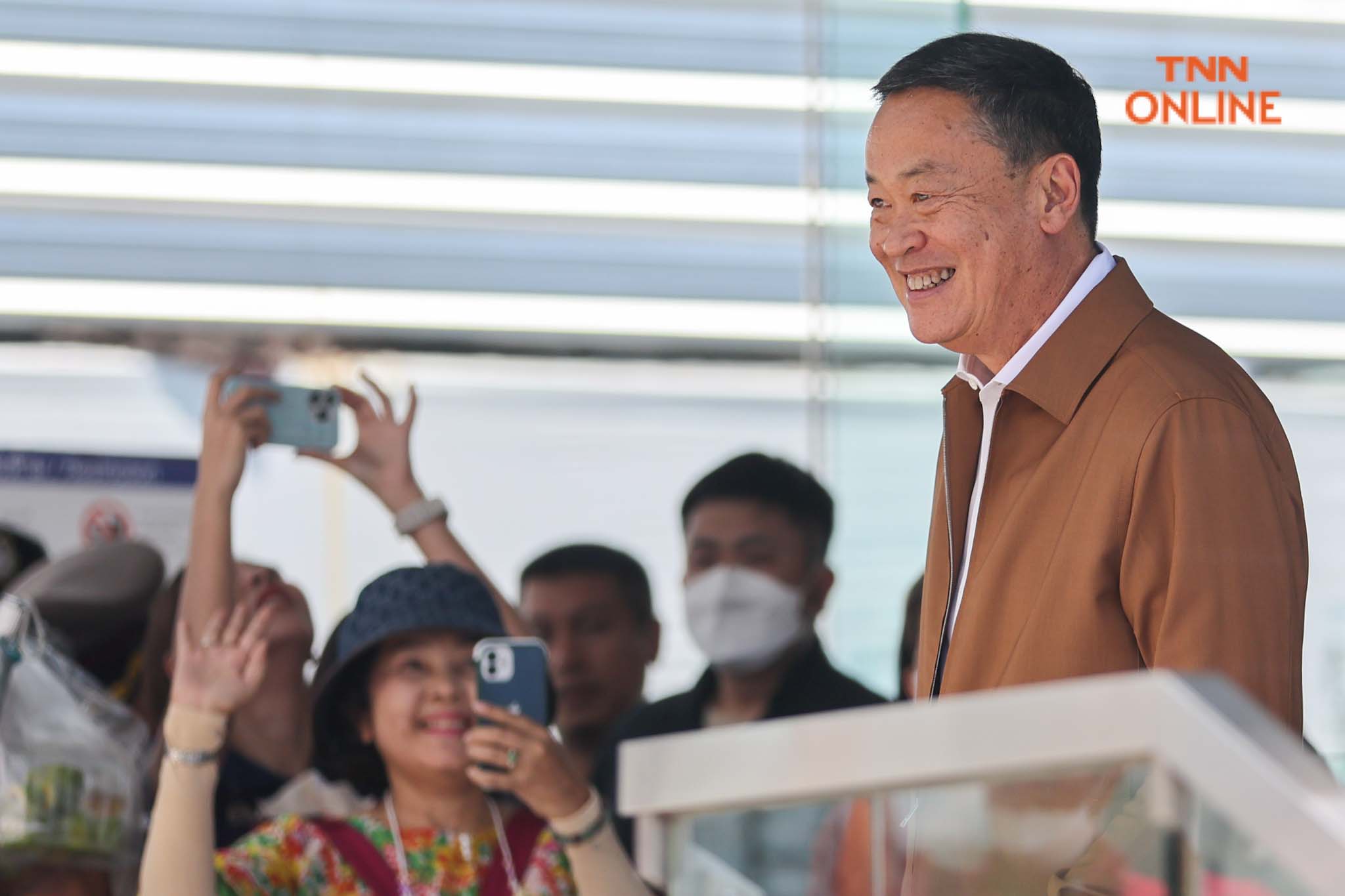 “เศรษฐา” ลงพื้นที่พบ ปชช. พบป่ะผู้ค้าเตรียมแก้ไขปัญหาค่าครองชีพ 