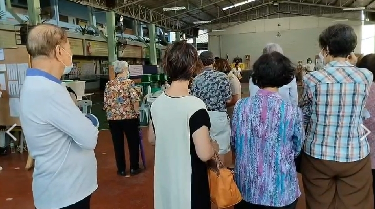 เลือกตั้ง 2566 บรรยากาศผู้มาใช้สิทธิเลือกตั้ง โรงเรียนวัดสามัคคีธรรม เลือกตั้ง 2566 บรรยากาศผู้มาใช้สิทธิเลือกตั้ง โรงเรียนวัดสามัคคีธรรม