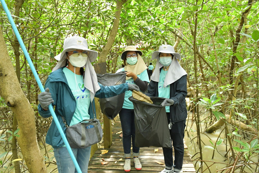 CPF รวมพลังพนักงานจิตอาสา เก็บขยะชายหาดและพื้นที่ป่าชายเลน ร่วมปกป้องท้องทะเล
