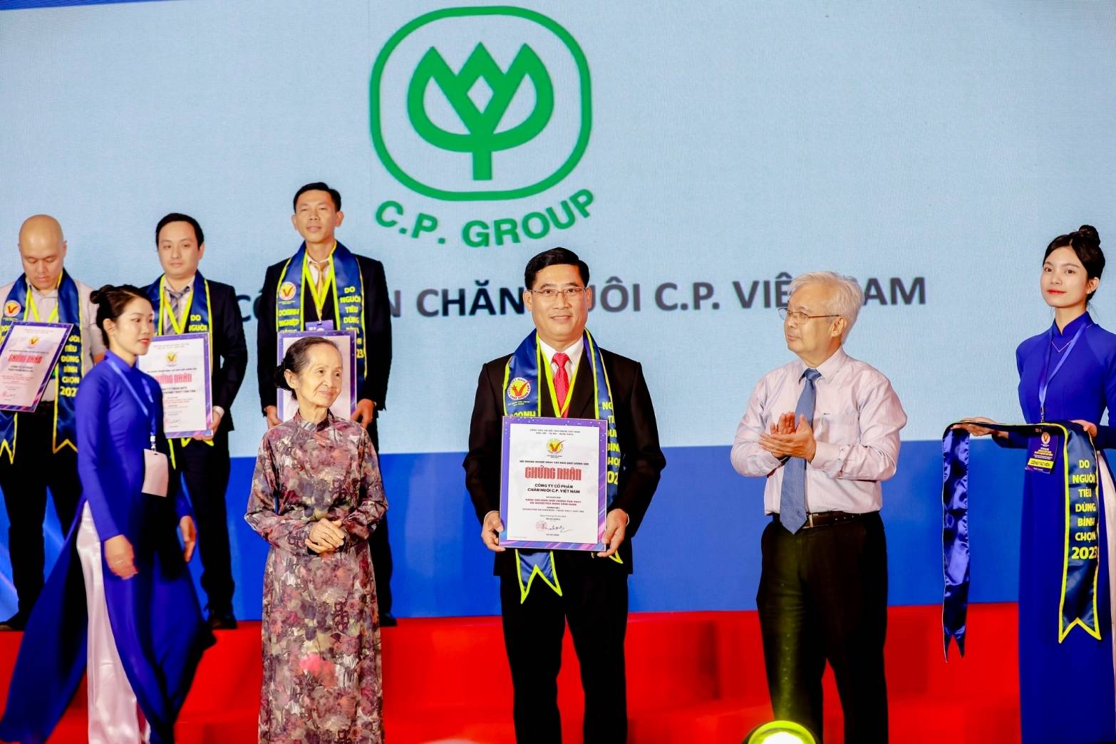 ซี.พี. เวียดนาม คว้ารางวัลสินค้าเวียดนามคุณภาพสูง ประจำปี 2023 ซี.พี. เวียดนาม คว้ารางวัลสินค้าเวียดนามคุณภาพสูง ประจำปี 2023