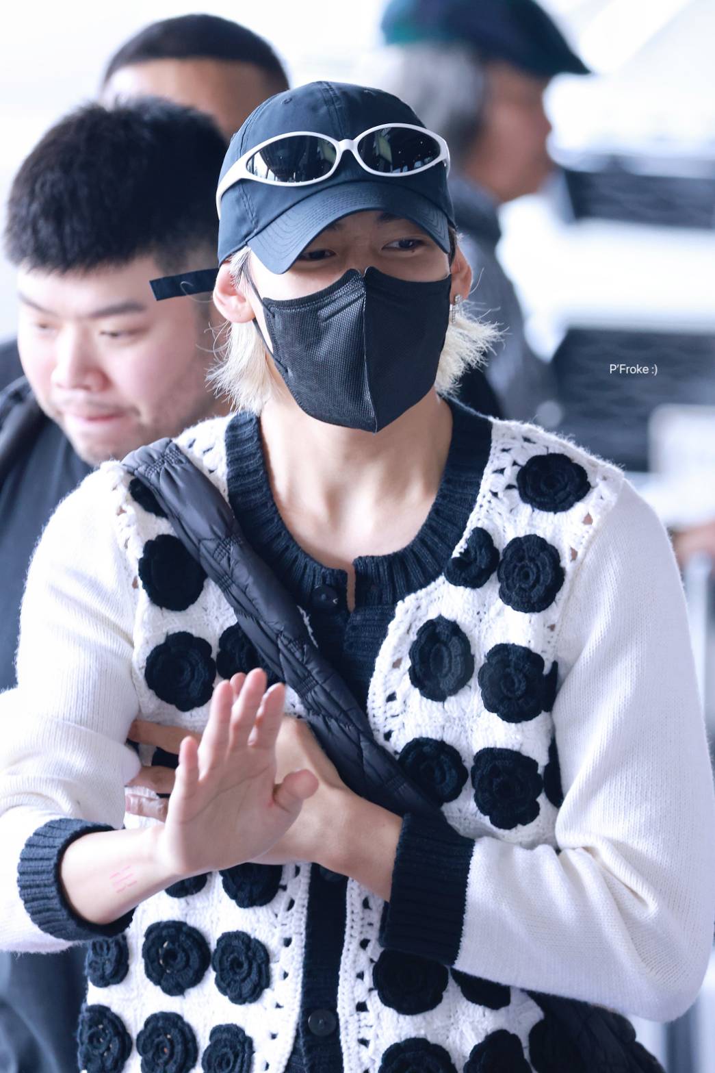 หอบกำลังใจมาฝาก อากาเซ่ ต้อนรับ แบมแบม กลับบ้านอย่างอบอุ่น