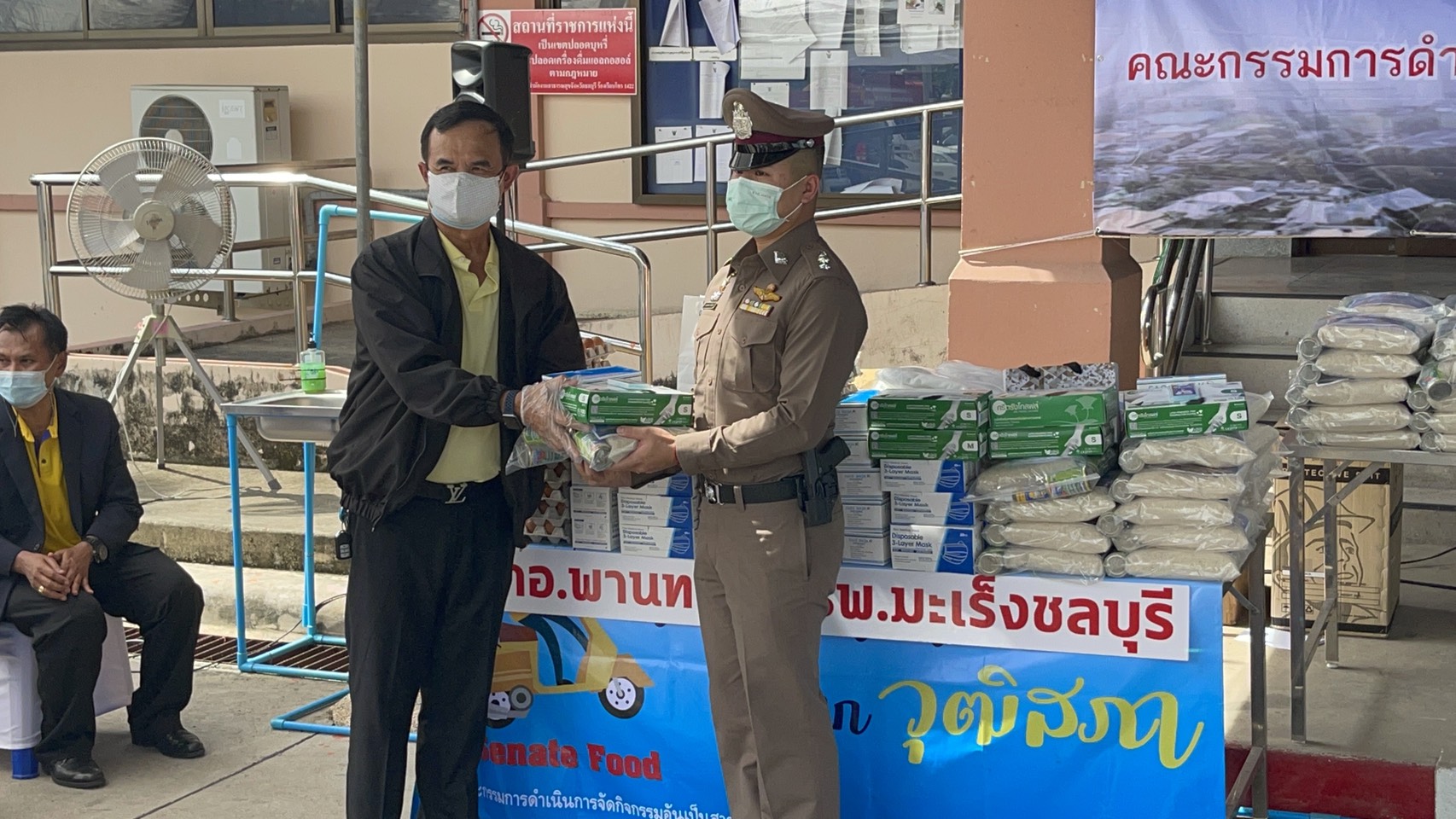 วุฒิสภา ร่วมให้กำลังใจบุคลากรทางการแพทย์ อุทิศตนช่วยผู้ป่วยโควิด วุฒิสภา ร่วมให้กำลังใจบุคลากรทางการแพทย์ อุทิศตนช่วยผู้ป่วยโควิด