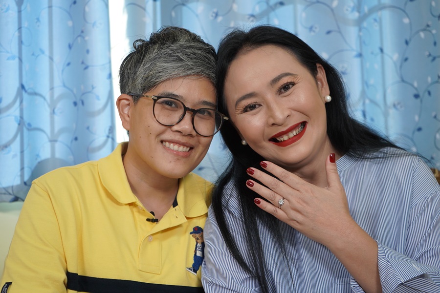 “หมวย สุภาภรณ์” เปิดตัวหวานใจสาวหล่อ ที่เข้ามาเติมเต็มชีวิต... “หมวย สุภาภรณ์” เปิดตัวหวานใจสาวหล่อ ที่เข้ามาเติมเต็มชีวิต...