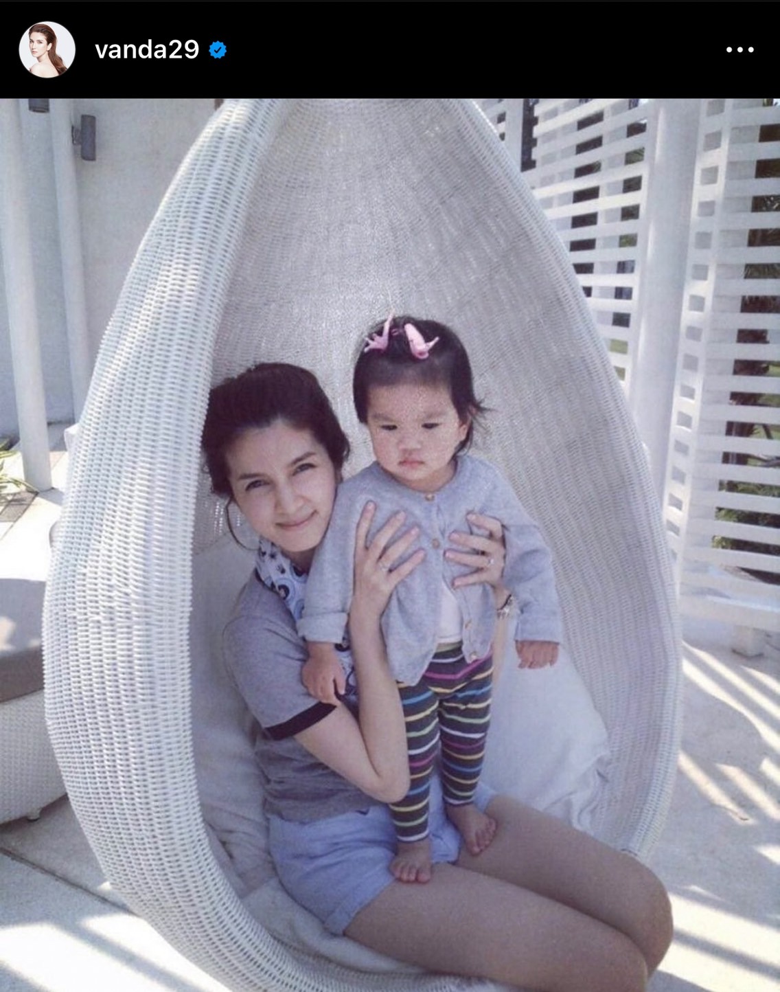 โตเป็นสาวแล้ว! โบว์ แวนด้า โพสต์ภาพ น้องมะลิ ใส่ชุดแม่โบว์ สวยทั้งแม่ทั้งลูก โตเป็นสาวแล้ว! โบว์ แวนด้า โพสต์ภาพ น้องมะลิ ใส่ชุดแม่โบว์ สวยทั้งแม่ทั้งลูก