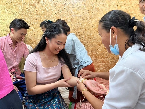  ไมค์ ภิรมย์พร จัดงานบายศรีสู่ขวัญ ต้อนรับลูกสาวกลับเมืองไทย (มีคลิป)