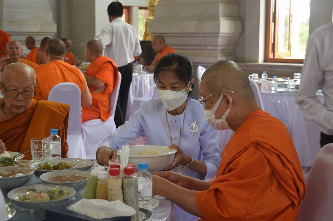 ทำบุณครบ 100 วัน สรพงศ์ ชาตรี ภรรยาเผยยังคิดถึงอยู่ตลอดเวลา... ทำบุณครบ 100 วัน สรพงศ์ ชาตรี ภรรยาเผยยังคิดถึงอยู่ตลอดเวลา...