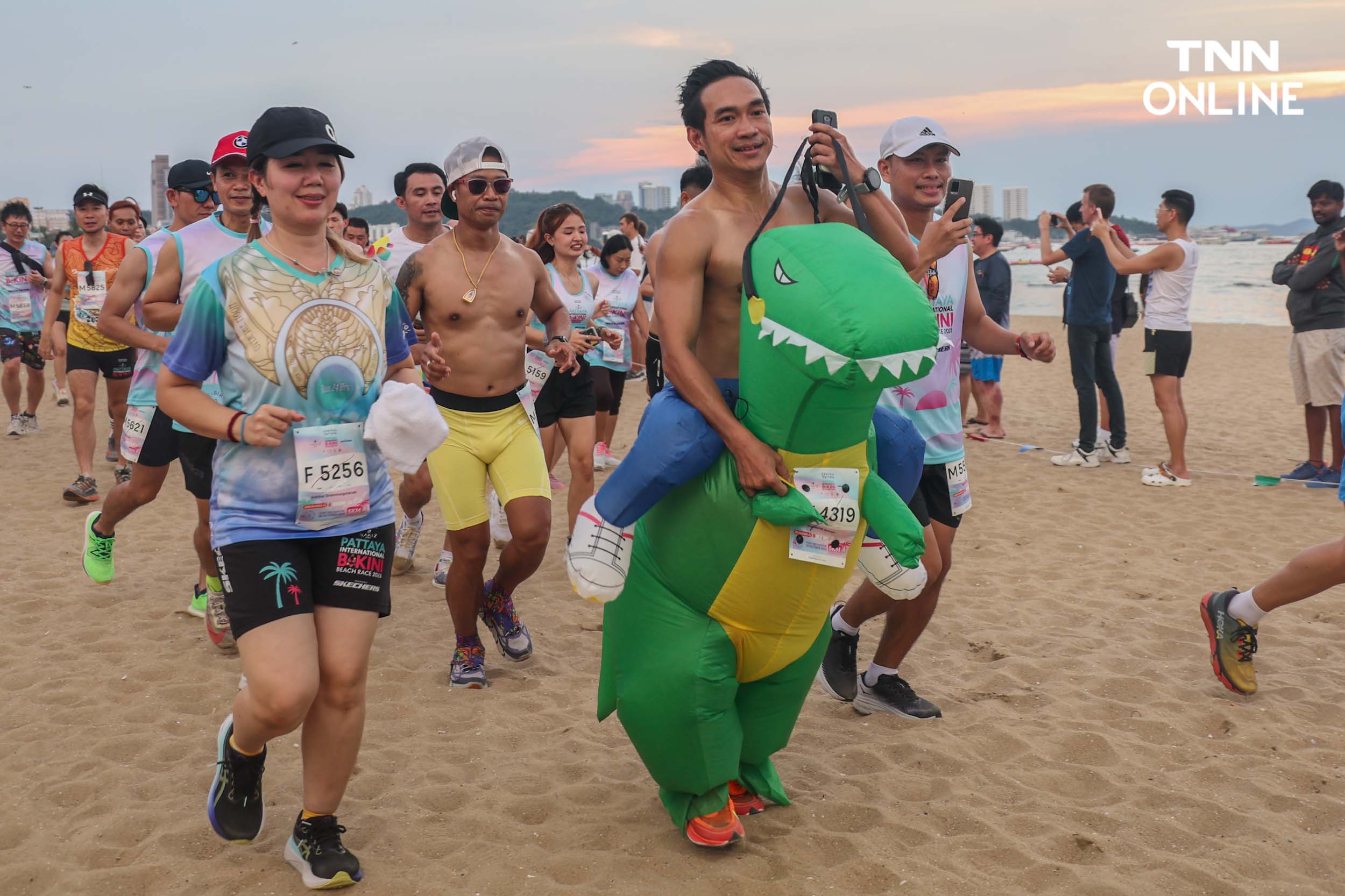 ใส่บิกินีอวดหุ่นสวย นักวิ่งกว่า 4,000 คน ร่วมวิ่งริมหาดพัทยา ใส่บิกินีอวดหุ่นสวย นักวิ่งกว่า 4,000 คน ร่วมวิ่งริมหาดพัทยา
