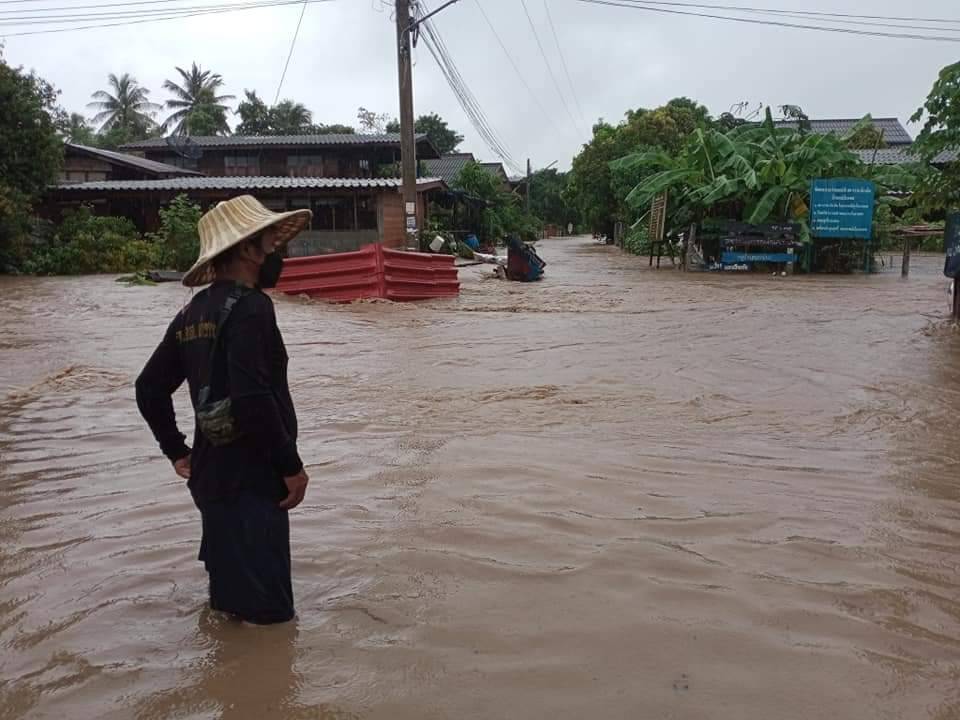 ลำปาง ฝนตกหนักน้ำป่าท่วมท่วม 2 หมู่บ้านใน อ.เถิน
