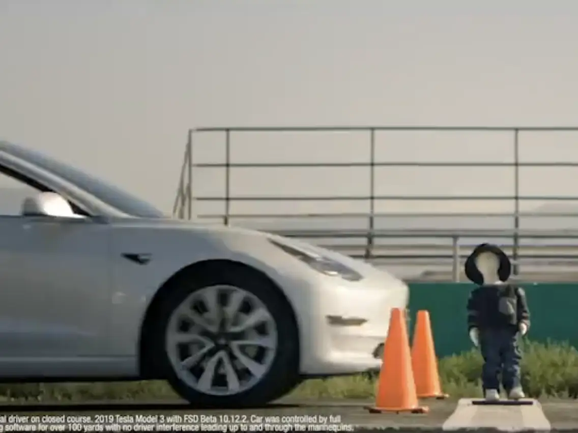 ผู้ใช้รถ Tesla ทดสอบระบบเบรกอัตโนมัติกับเด็กจริง ผู้ใช้รถ Tesla ทดสอบระบบเบรกอัตโนมัติกับเด็กจริง