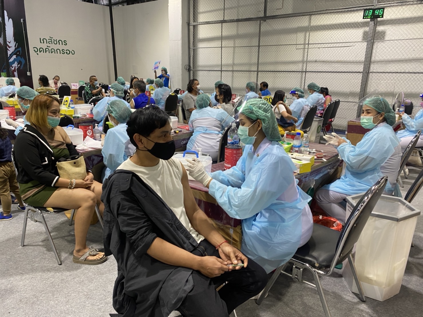 โคราชอ่วม! ยอดติดเชื้อโควิดยังพุ่งเฉียด 1,000 คน ระดมฉีดวัคซีนเข็ม 