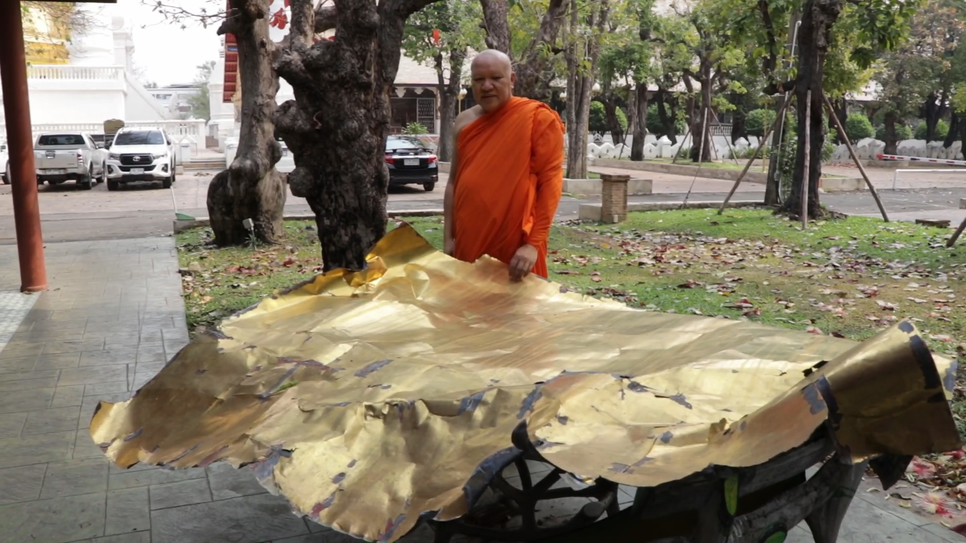 ลมแรงเกินต้าน! แผ่นทองจังโก หุ้มพระเจดีย์ วัดสวนดอก เชียงใหม่ พายุฝนพัดปลิว ลมแรงเกินต้าน! แผ่นทองจังโก หุ้มพระเจดีย์ วัดสวนดอก เชียงใหม่ พายุฝนพัดปลิว