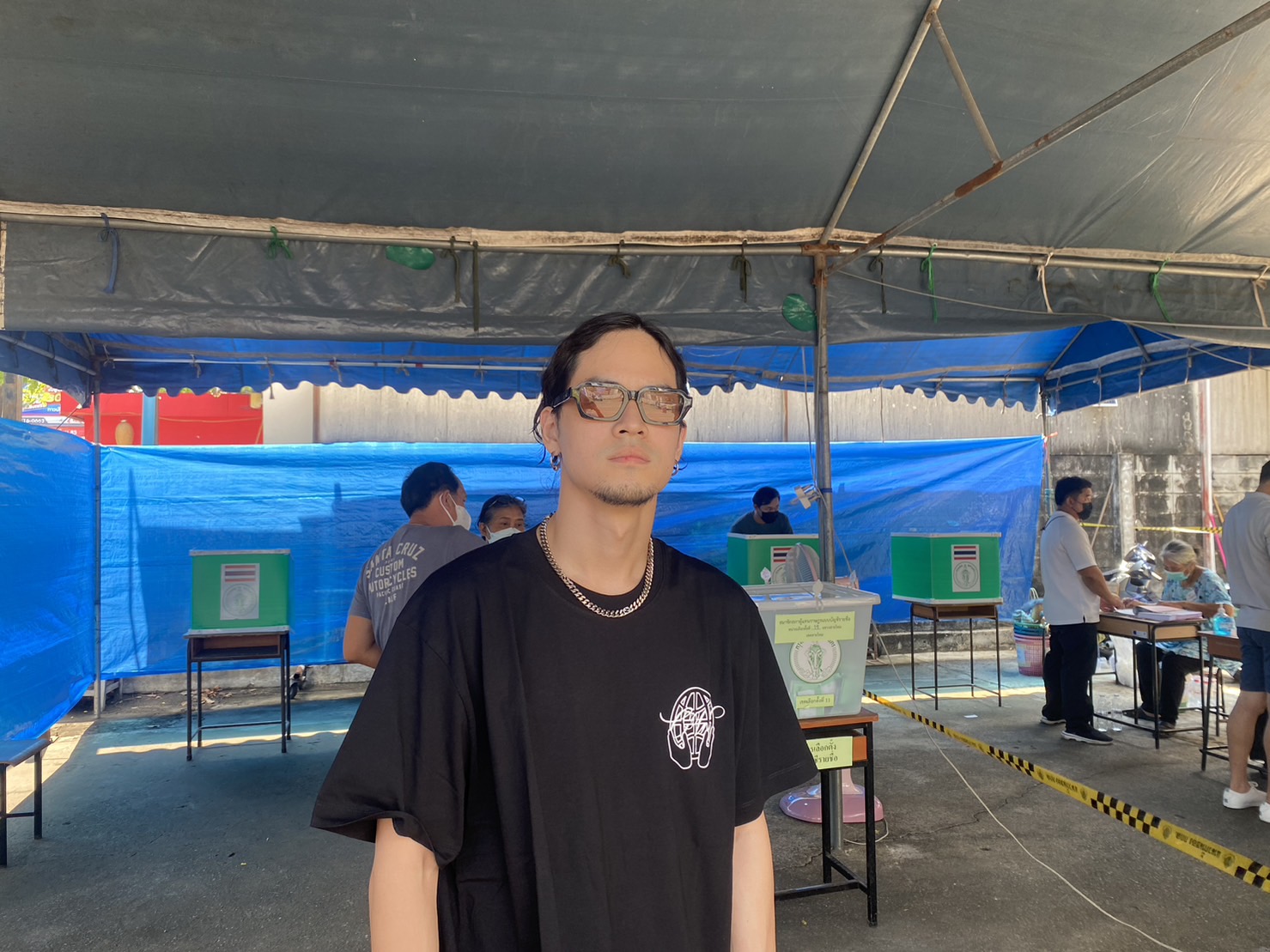 โตโน่ ภาคิน-เก้า จิรายุ ไม่พลาด เข้าคูหาใช้สิทธิลงคะแนนเลือกตั้ง โตโน่ ภาคิน-เก้า จิรายุ ไม่พลาด เข้าคูหาใช้สิทธิลงคะแนนเลือกตั้ง