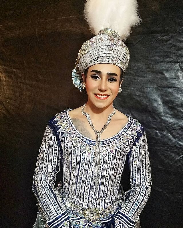 มิตร มิตรชัย ออกจากเรือนจำแล้ว ก้มกราบเท้าพ่อ-แม่ มิตร มิตรชัย ออกจากเรือนจำแล้ว ก้มกราบเท้าพ่อ-แม่