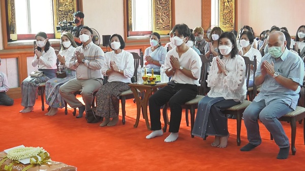 “กัน นภัทร” ฉลองวันเกิดแบบเรียบง่าย เหล่า FC ร่วมบุญเพียบ (มีคลิป)