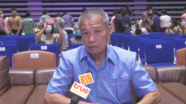 พ่อรอง  เค้ามูลคดี  75 ปี ยังสนุกกับการทำงาน (มีคลิป)  