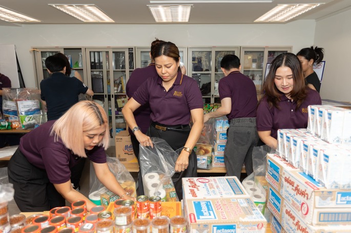 สยามพิวรรธน์ผนึกกำลังพันธมิตร เปิดศูนย์กลางรับบริจาคช่วยผู้ประสบอุทกภัย สยามพิวรรธน์ผนึกกำลังพันธมิตร เปิดศูนย์กลางรับบริจาคช่วยผู้ประสบอุทกภัย