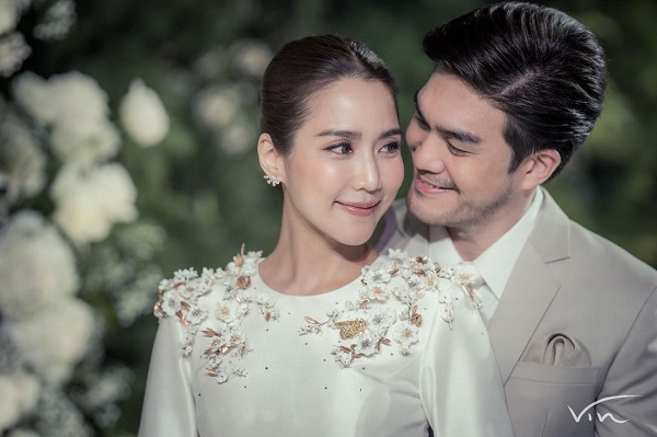 จั๊กจั่น-เค วัฒนา ควงคู่เข้าพิธีมงคลสมรส (มีคลิป) จั๊กจั่น-เค วัฒนา ควงคู่เข้าพิธีมงคลสมรส (มีคลิป)
