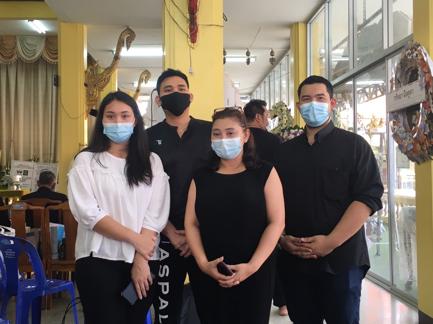 บรรยากาศพิธีรดน้ำศพ ไพโรจน์ ใจสิงห์ ครอบครัวและคนบันเทิงร่วมอาลัยคับคั่ง