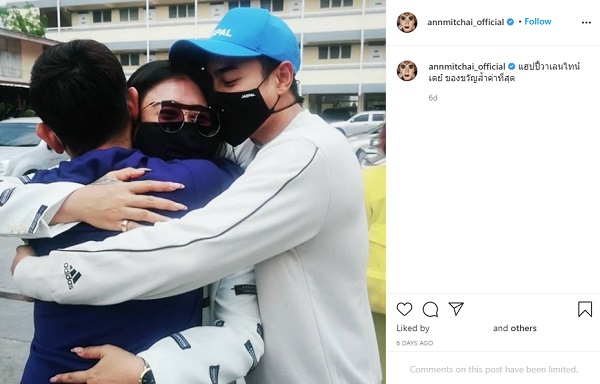 “มิตร มิตรชัย” พ้นเรือนจำแล้ว โพสต์รูปกราบเท้าพ่อ-แม่ เตรียมบวช (มีคลิป)