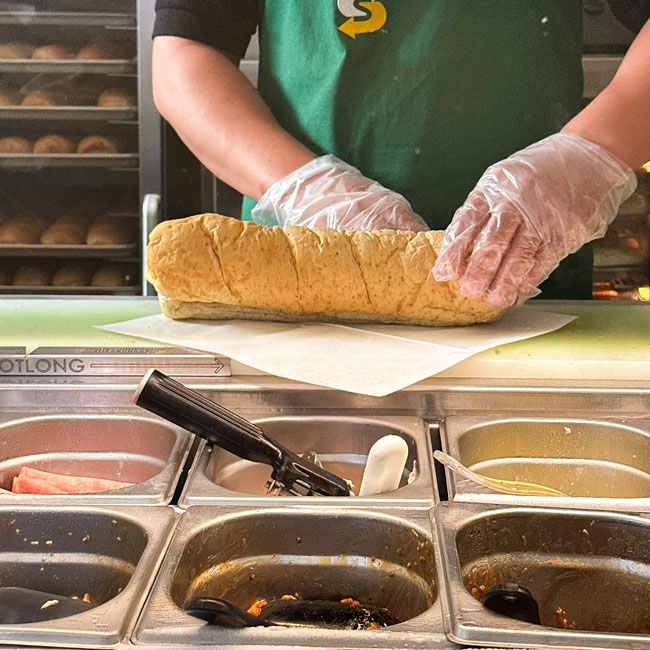 Subway ไทยเผชิญวิกฤตคุณภาพ-ดราม่าสาขาเถื่อน Subway ไทยเผชิญวิกฤตคุณภาพ-ดราม่าสาขาเถื่อน